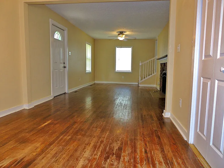 300 Rose Ave — Photo 6