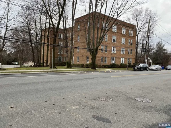 250 Broad Ave APT 4D, Leonia, NJ 07605