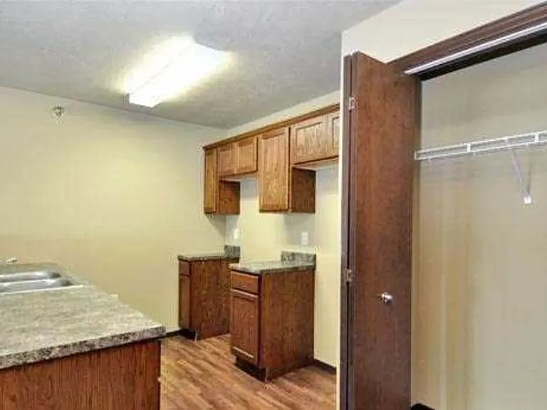 Mirada Manor Apartments — Photo 10