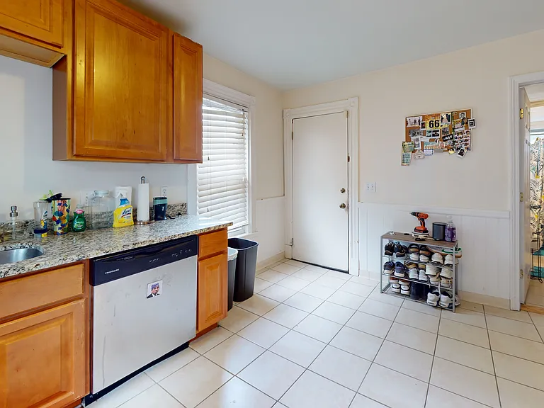 118 Waverly St #1 — Photo 8