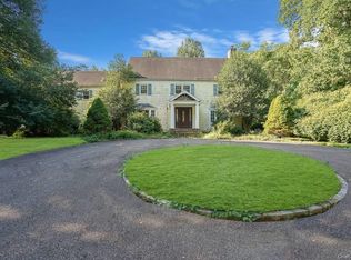 57 Overlook Rd, Locust Valley, NY 11560