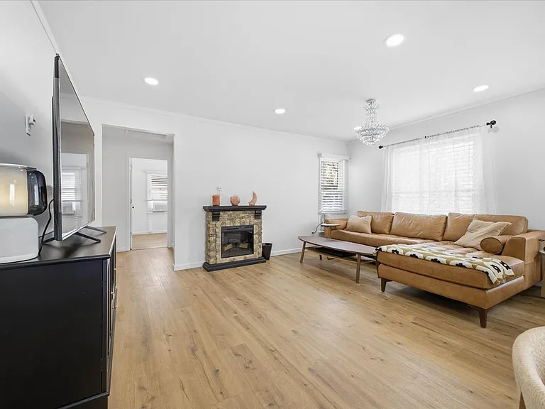 2896 Dorchester Rd — Photo 8