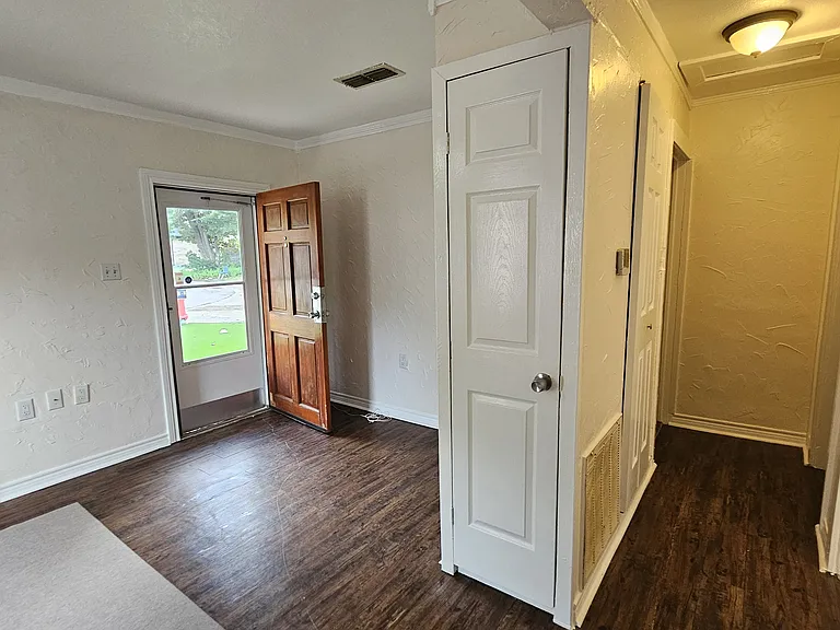 416 Hayes Ct — Photo 6