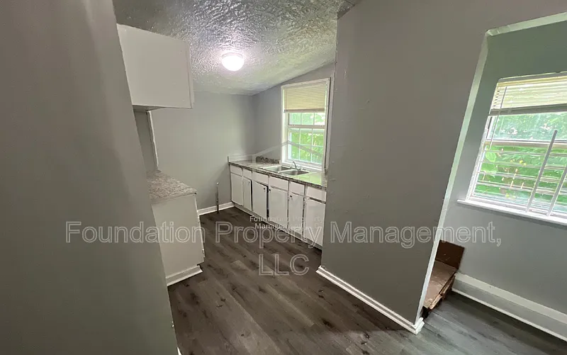 2 bed, 1.0 bath, 1100 sqft, $900 — Photo 4