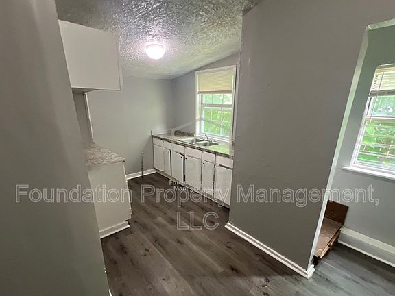 4th image of 2632 Harvard Ave