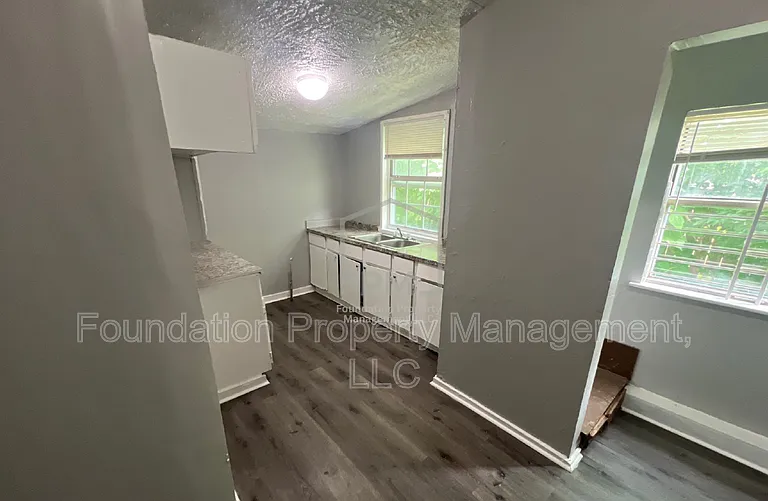 2632 Harvard Ave — Photo 4