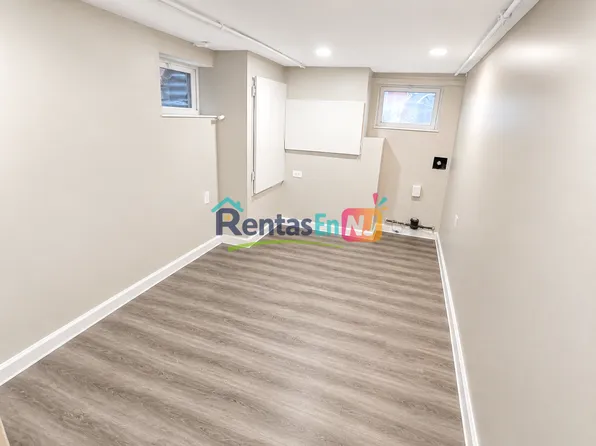 93 W Allen St, Irvington, NJ