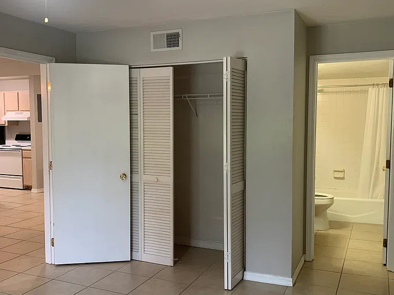 2360 SW Archer Rd #614 — Photo 4
