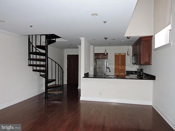 2nd image of 627-37 N 18th St #107