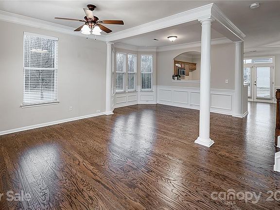 3rd image of 9378 Greenheather Dr #207