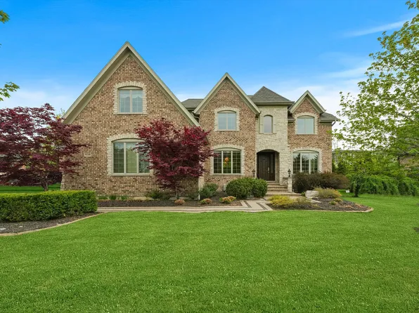 9210 Forest Edge Dr, Burr Ridge, IL 60527