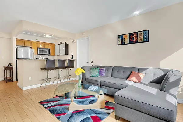Sold by R New York | media 5