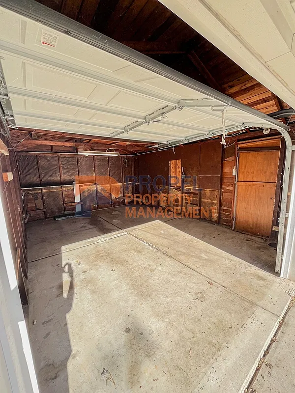3 bed, 1.0 bath, 850 sqft, $1,300 — Photo 2