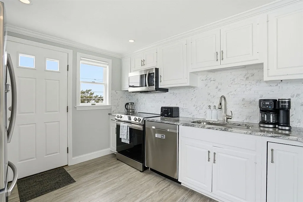 3 bed, 2.5 bath, 1404 sqft, $4,500 — Photo 2