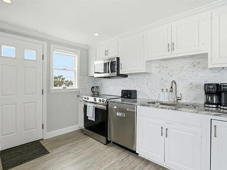 274 Central Ave — Photo 2