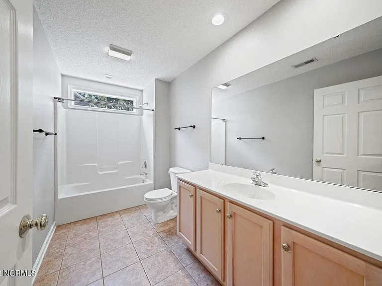 195 Adams Cir — Photo 16