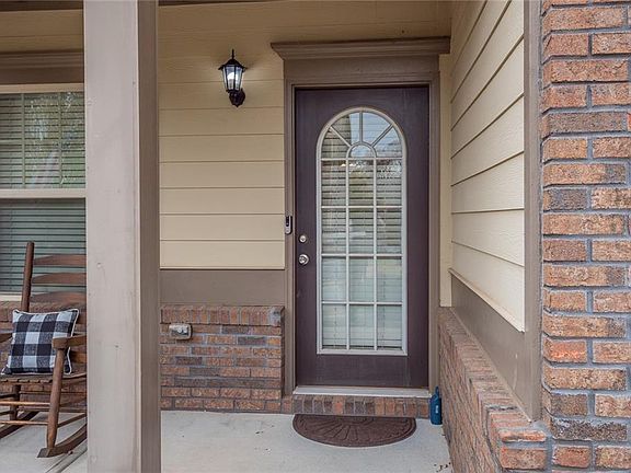 5th image of 306 Montgomery Way