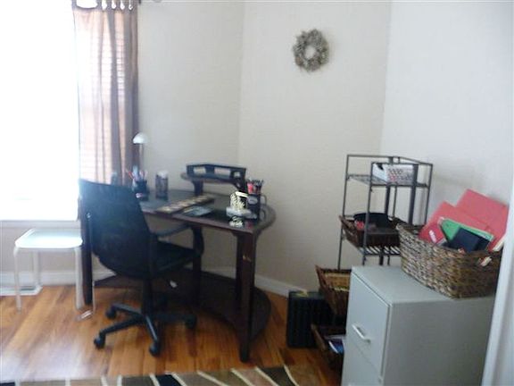 3rd image of 4433 Turnberry Cres