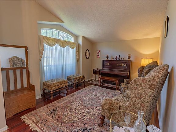 4th image of 332 Kassik Cir