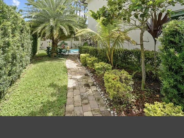 7075 Limestone Cay Rd — Photo 15