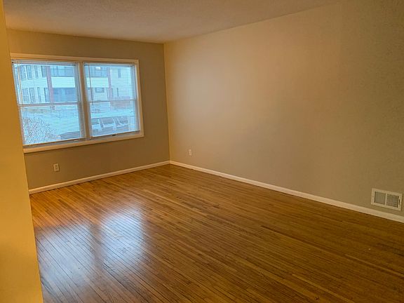2nd image of 810 Oliver Ave N