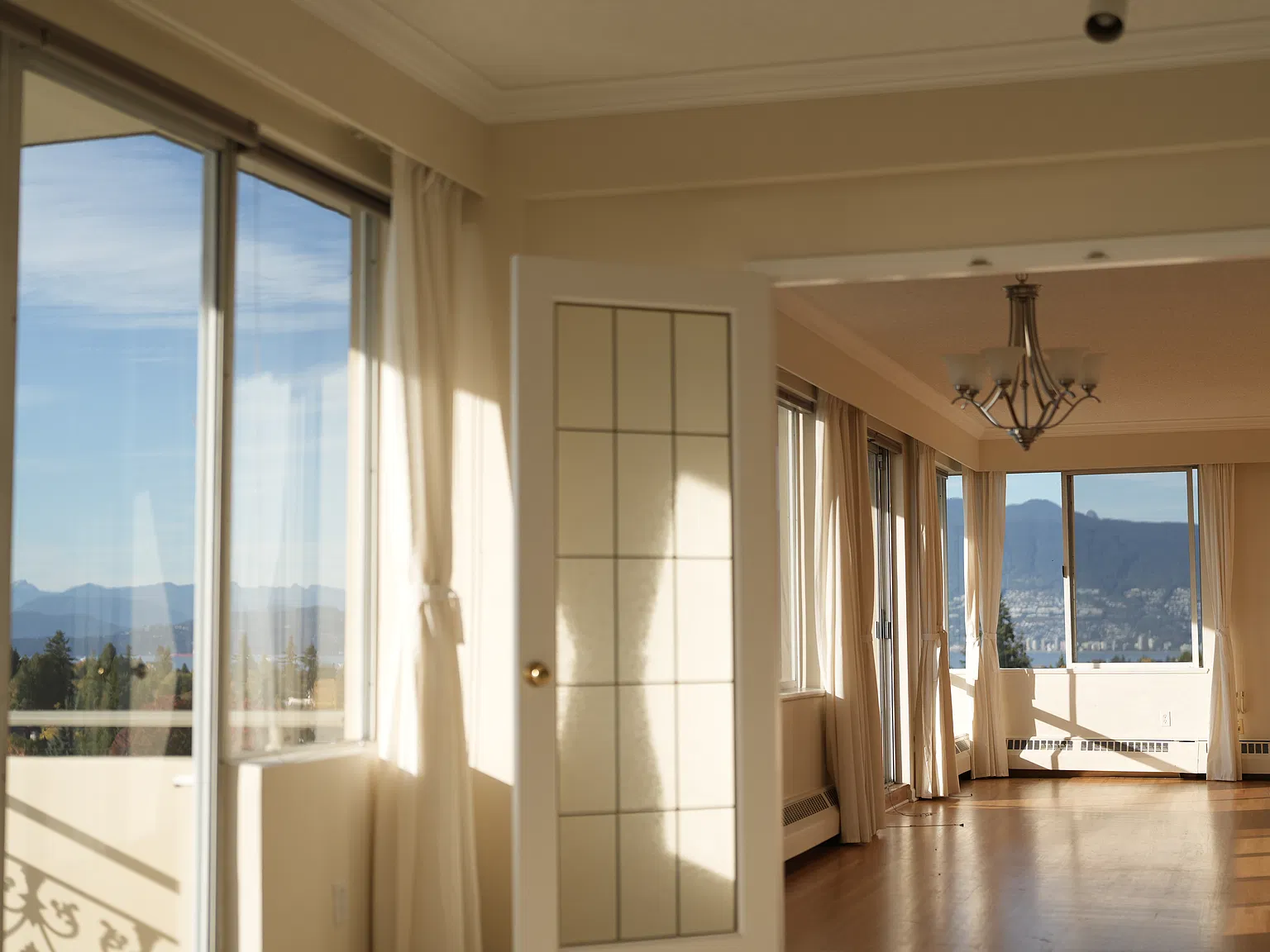 Fontainebleau Apartments — Photo 4