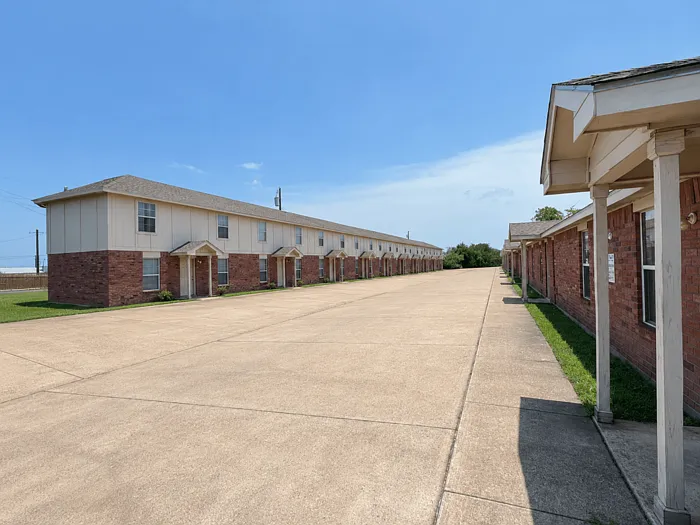 1 bed, 1.0 bath, $695 — Photo 2