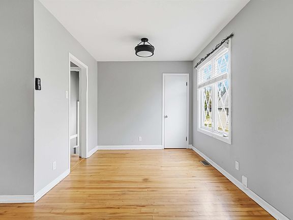 4th image of 428 Dyke Rd