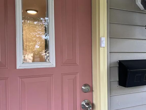 3rd image of 1300 W Maple St