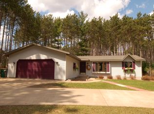 E2457 Lamplighter Ln, Waupaca, WI 54981