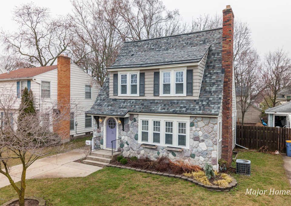 1st image of 631 Deming St SE