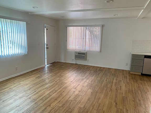 5th image of 144 S Westmoreland Ave APT 1