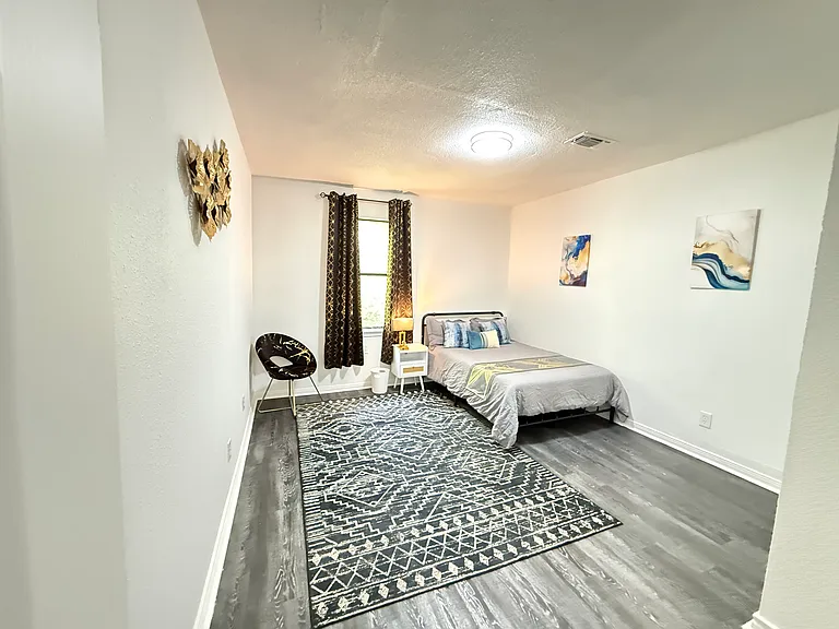 2111 Lamar St #B — Photo 4