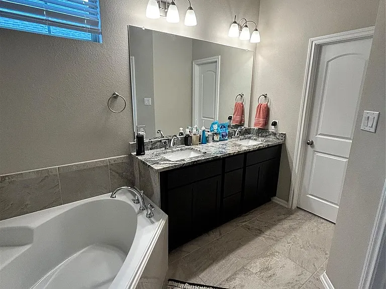 2555 Terrace Point Dr — Photo 21