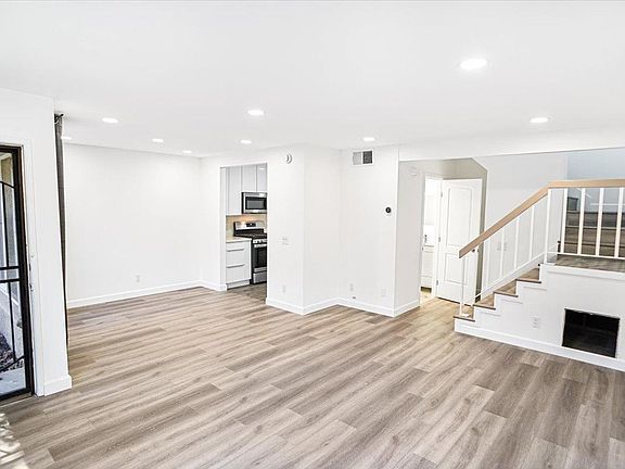2nd image of 12258 Runnymede St Unit 2