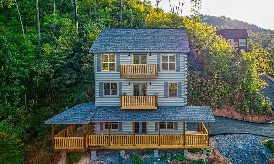 1st image of 914 Crooked Ridge Rd