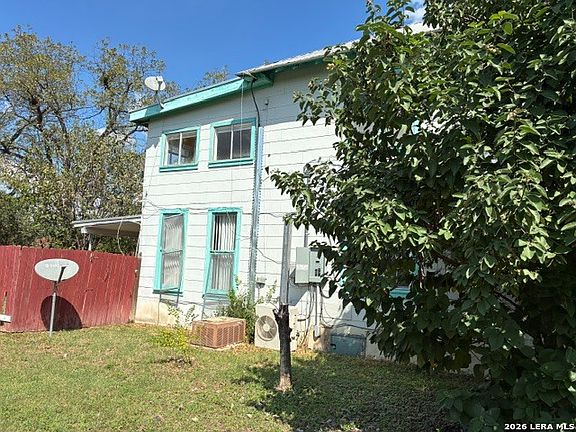 2nd image of 136 E DOUGHTY ST