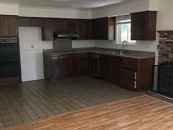 2nd image of 40761 Laguna Pl