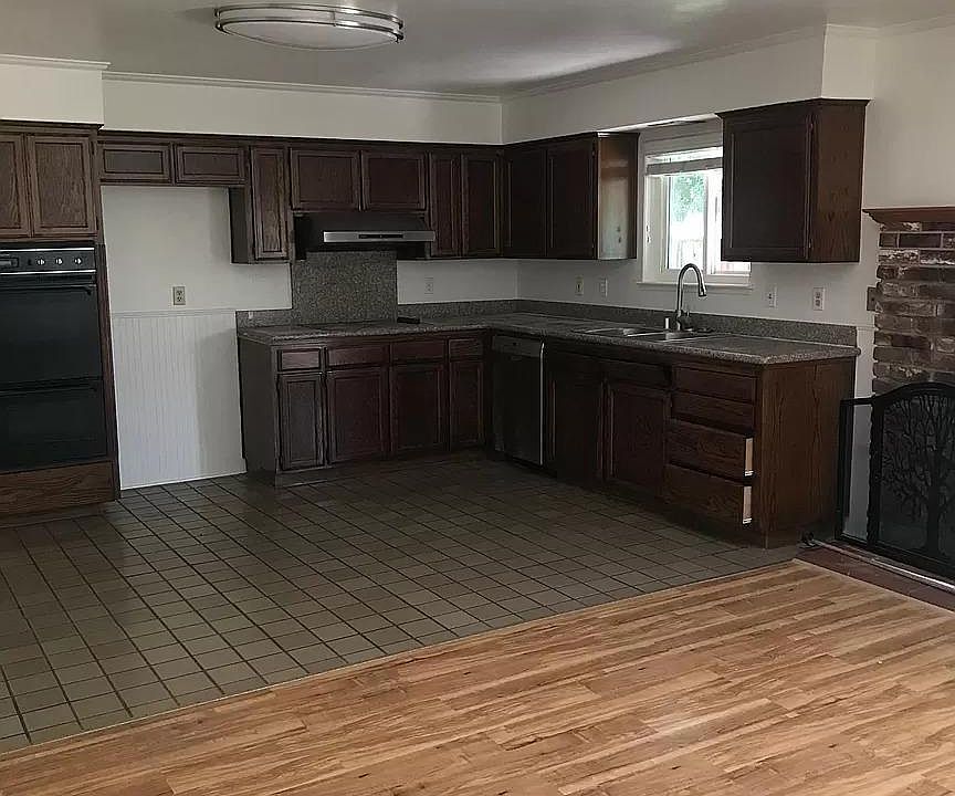 2nd image of 40761 Laguna Pl