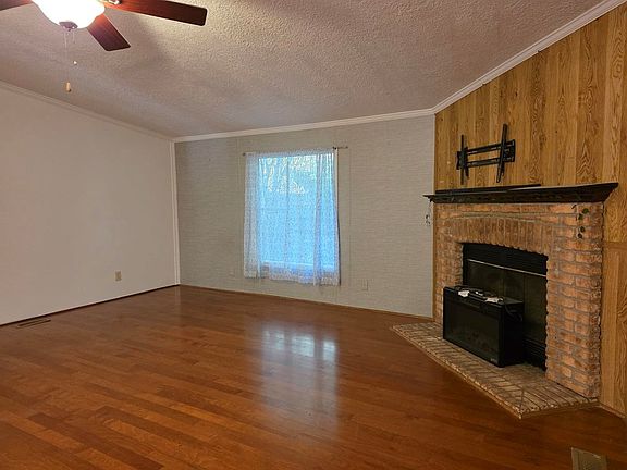 3rd image of 1723 Scott Rd