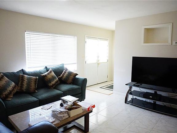 4th image of 1427 Yale Dr
