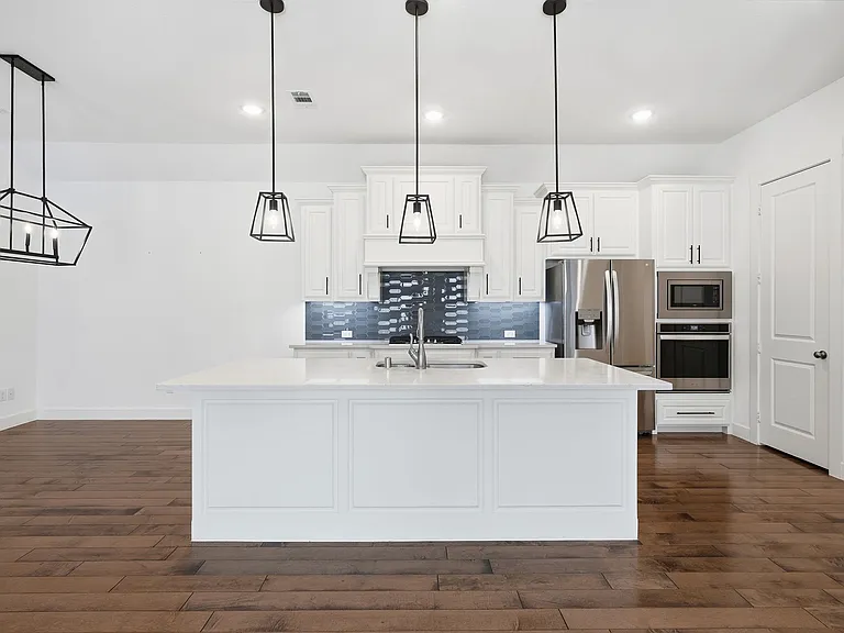 7849 Piedmont Ave — Photo 2