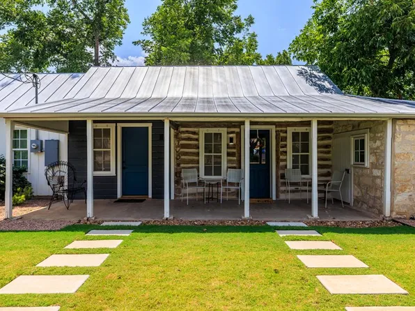 223 W Creek St, Fredericksburg, TX 78624