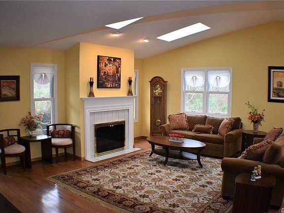 4th image of 151 Alicia Dr