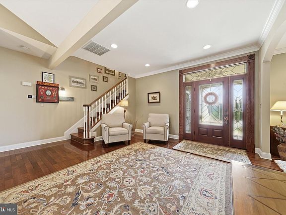 4th image of 22 E Green St