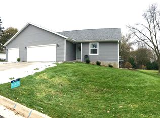 809 E Division St, Watertown, WI 53094