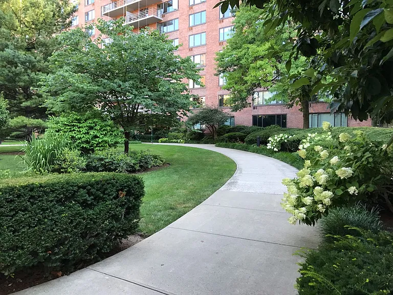 392 Central Park W #20L — Photo 5