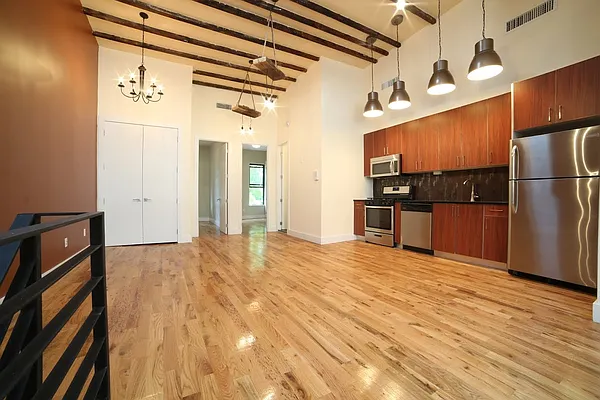 Rented by Evergreen Apartments BK | media 31
