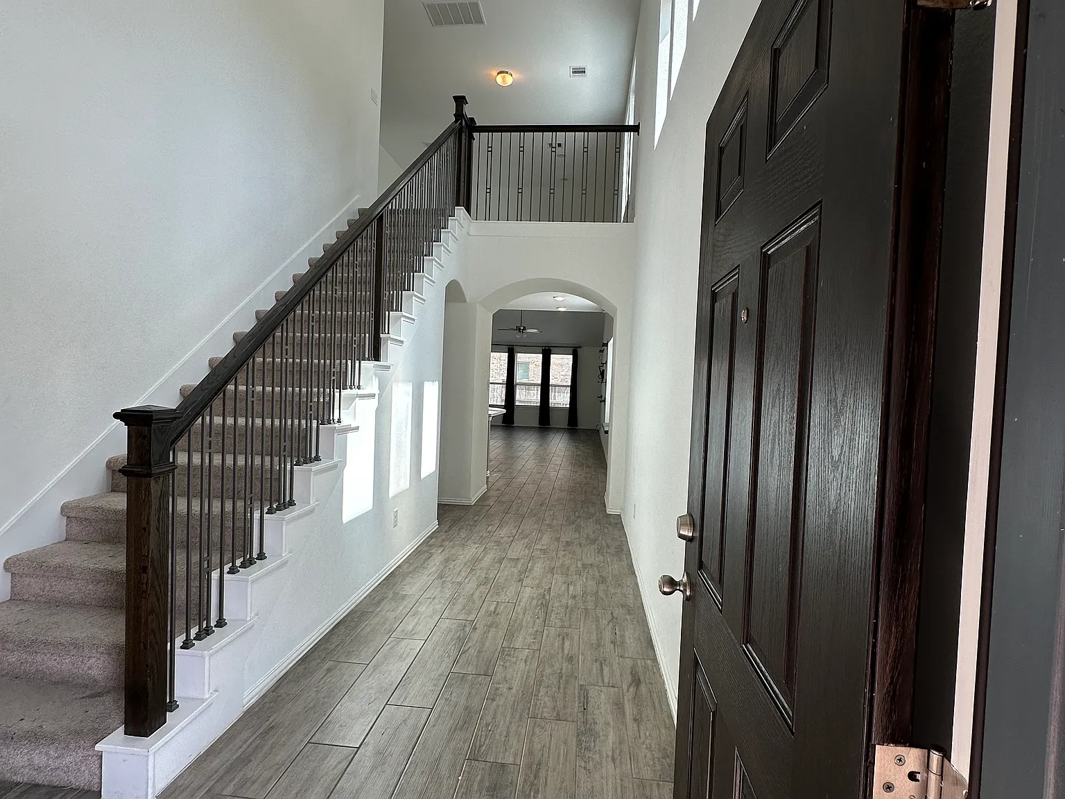 4 bed, 2.5 bath, 2258 sqft, $2,650 — Photo 4