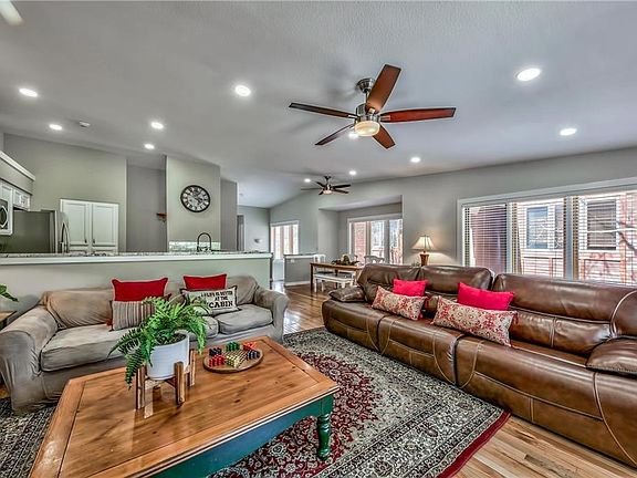 4th image of 929 Northwood Blvd #10